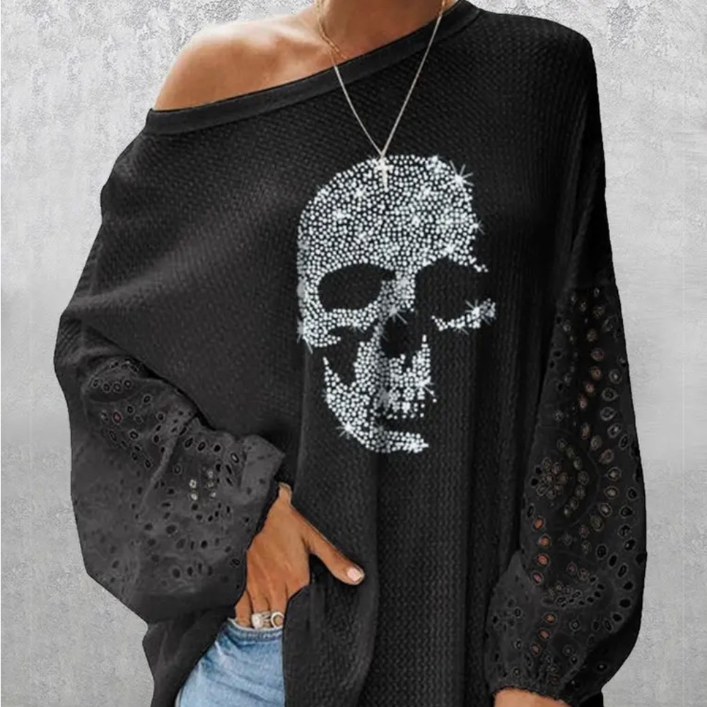 Large skull top in Black, super soft, brand new never worn!!